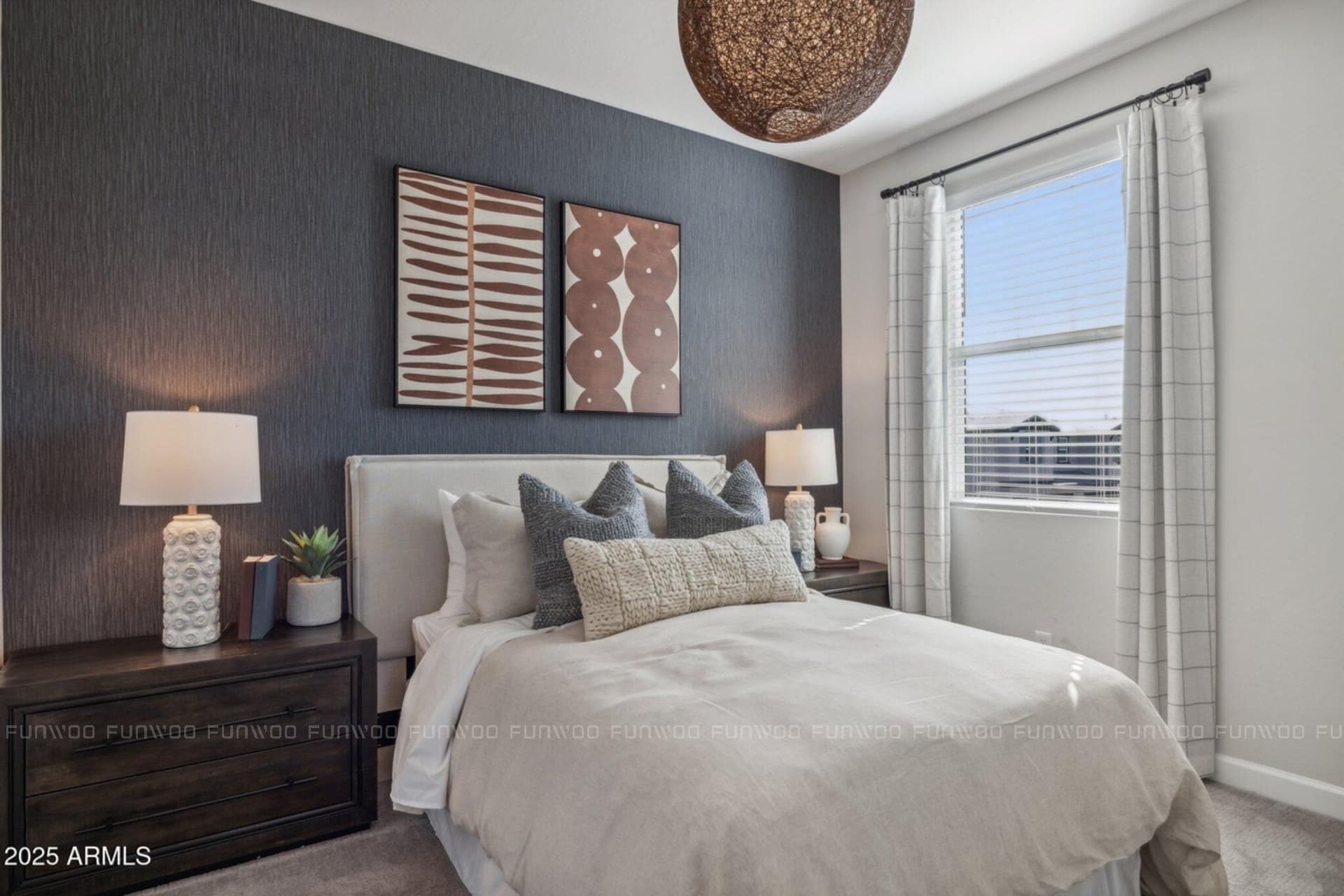 亞利桑那州皮奧里亞｜近商圈的現代設計宅 slide