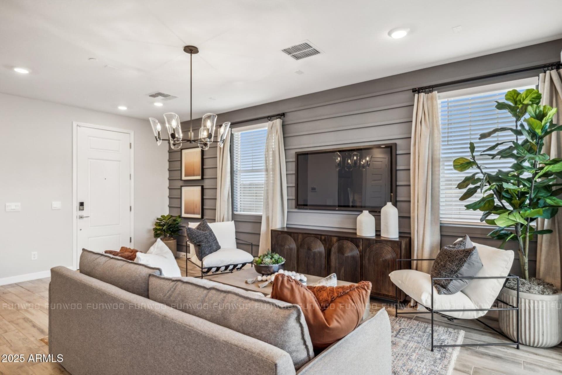 亞利桑那州皮奧里亞｜近商圈的現代設計宅 slide