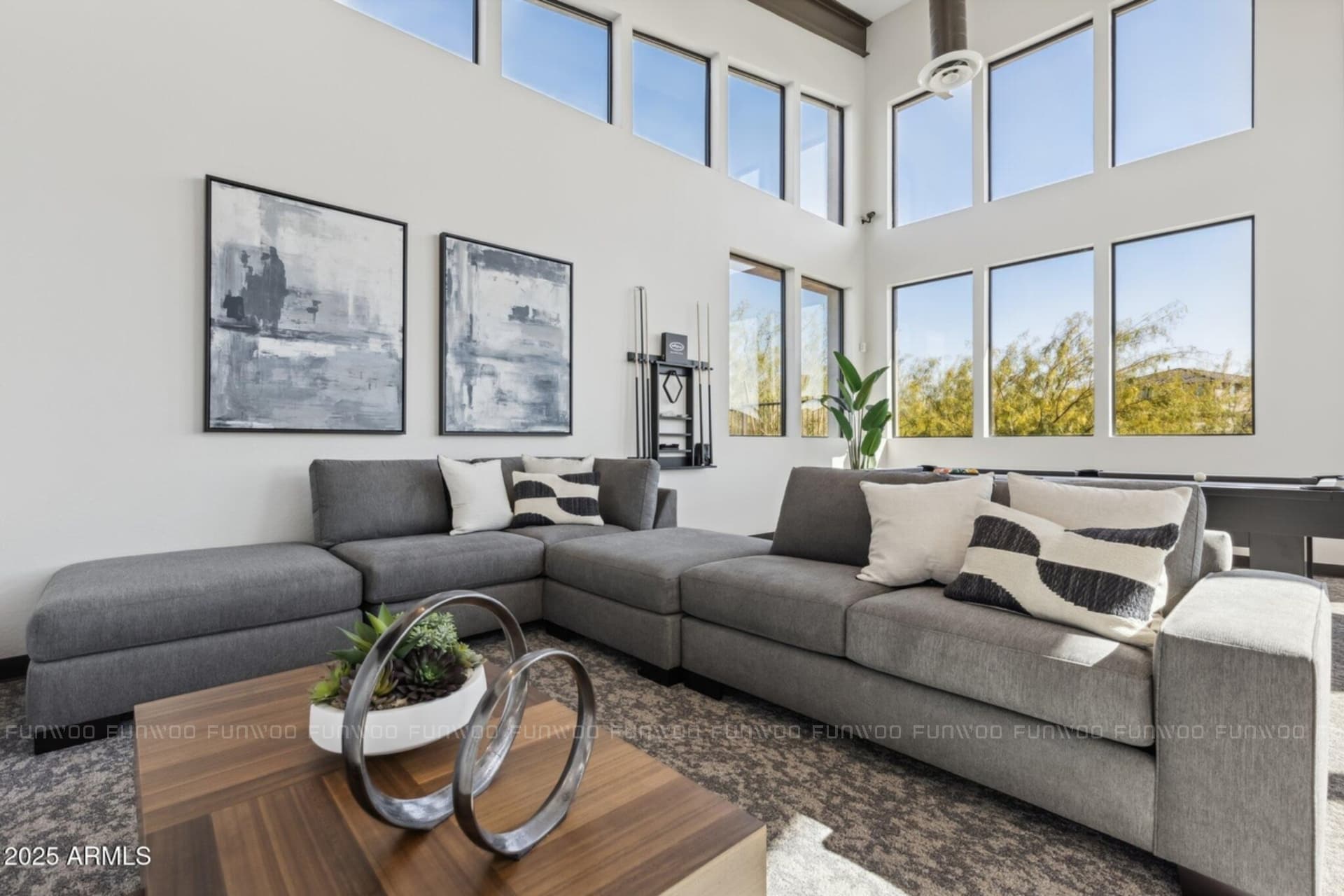 亞利桑那州皮奧里亞｜近商圈的現代設計宅 slide