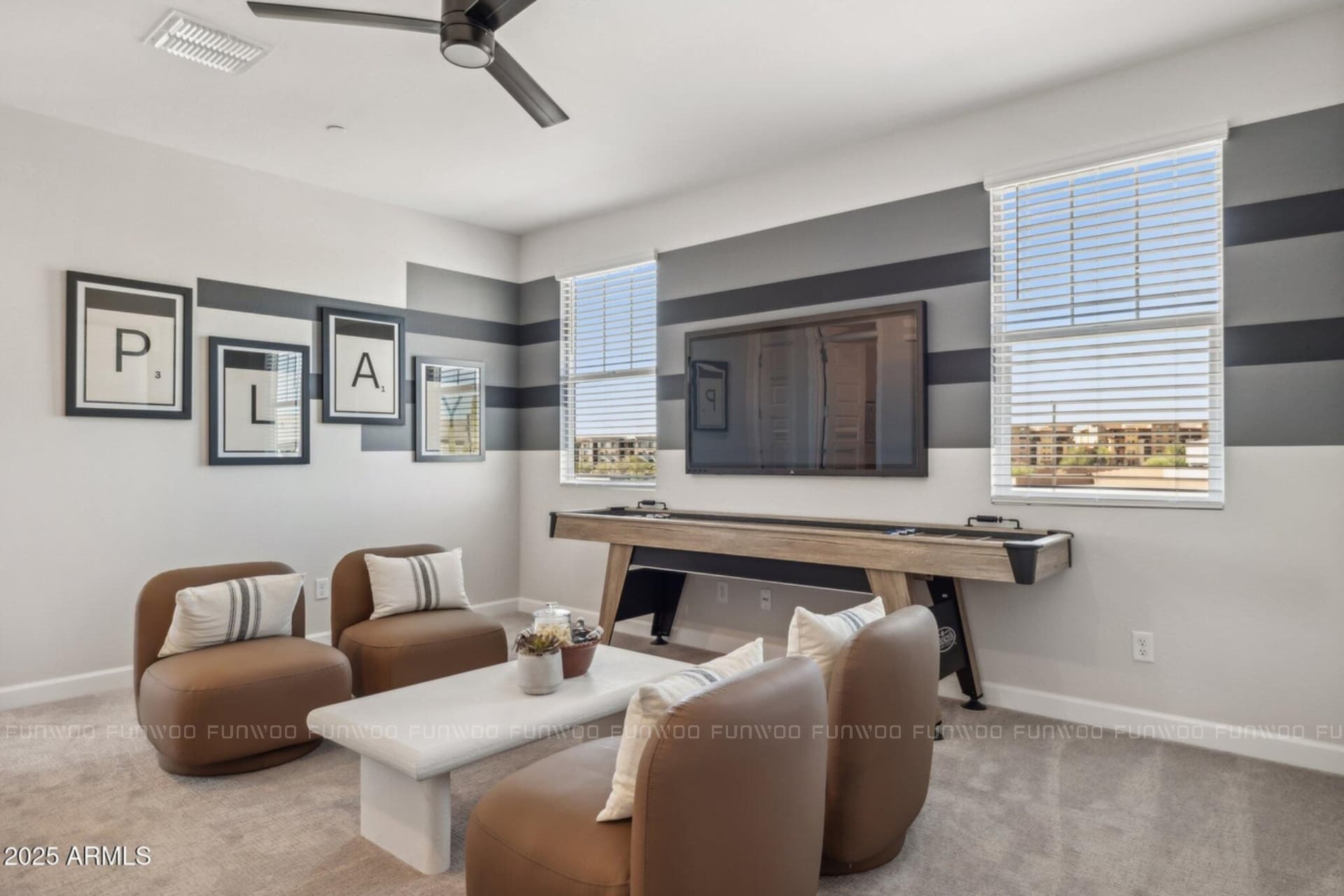 亞利桑那州皮奧里亞｜近商圈的現代設計宅 slide